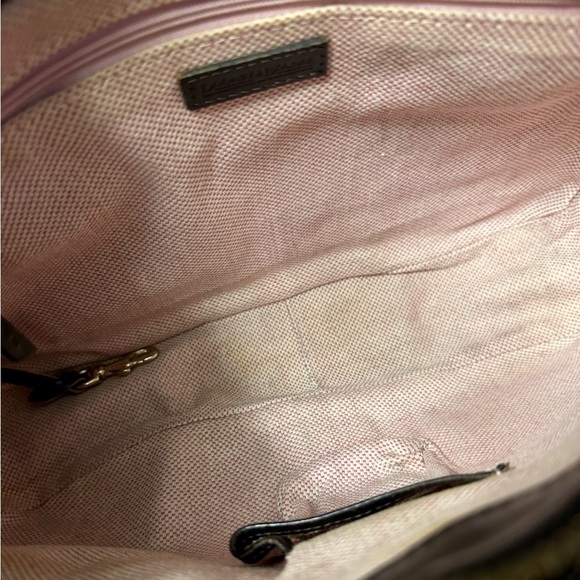 Dooney and Bourke shoulder bag in a giraffe print style. - Picture 4 of 4